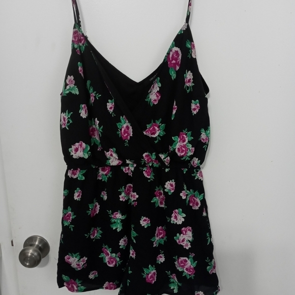 Forever 21 Women's Floral Romper. Spaghetti ?Straps - Picture 1 of 8